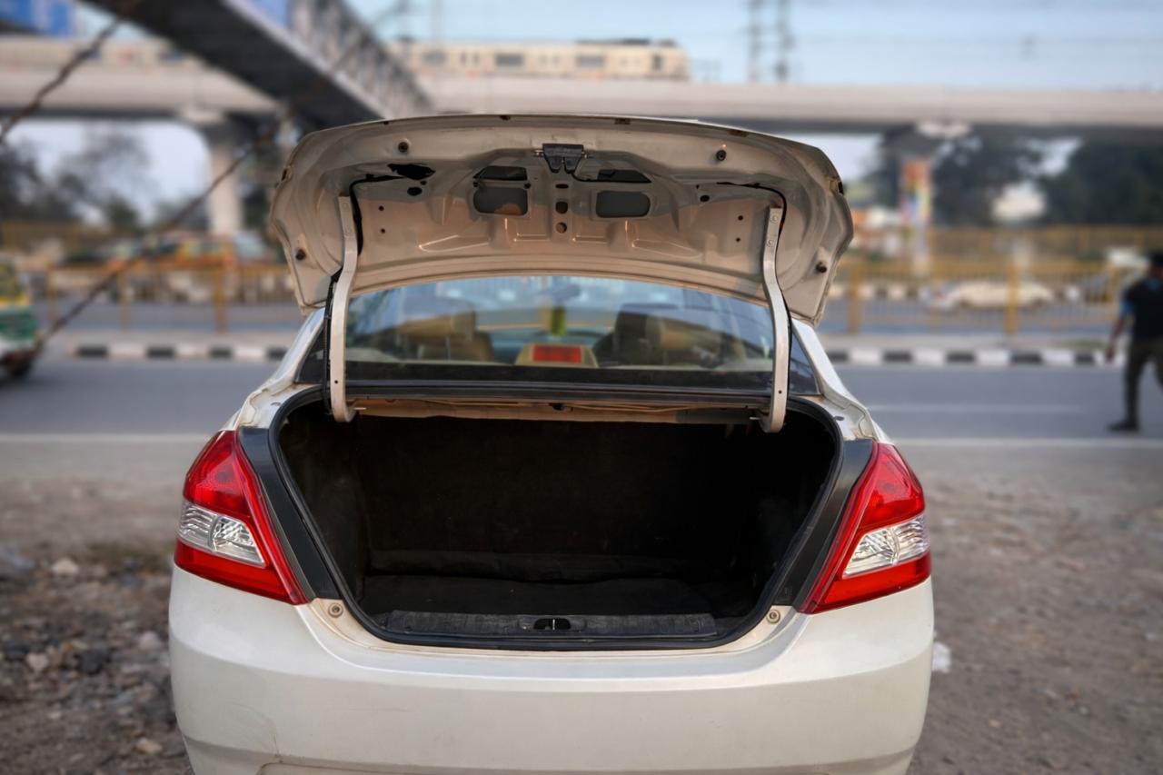 
								Maruti Suzuki Swift Dzire VXI full									