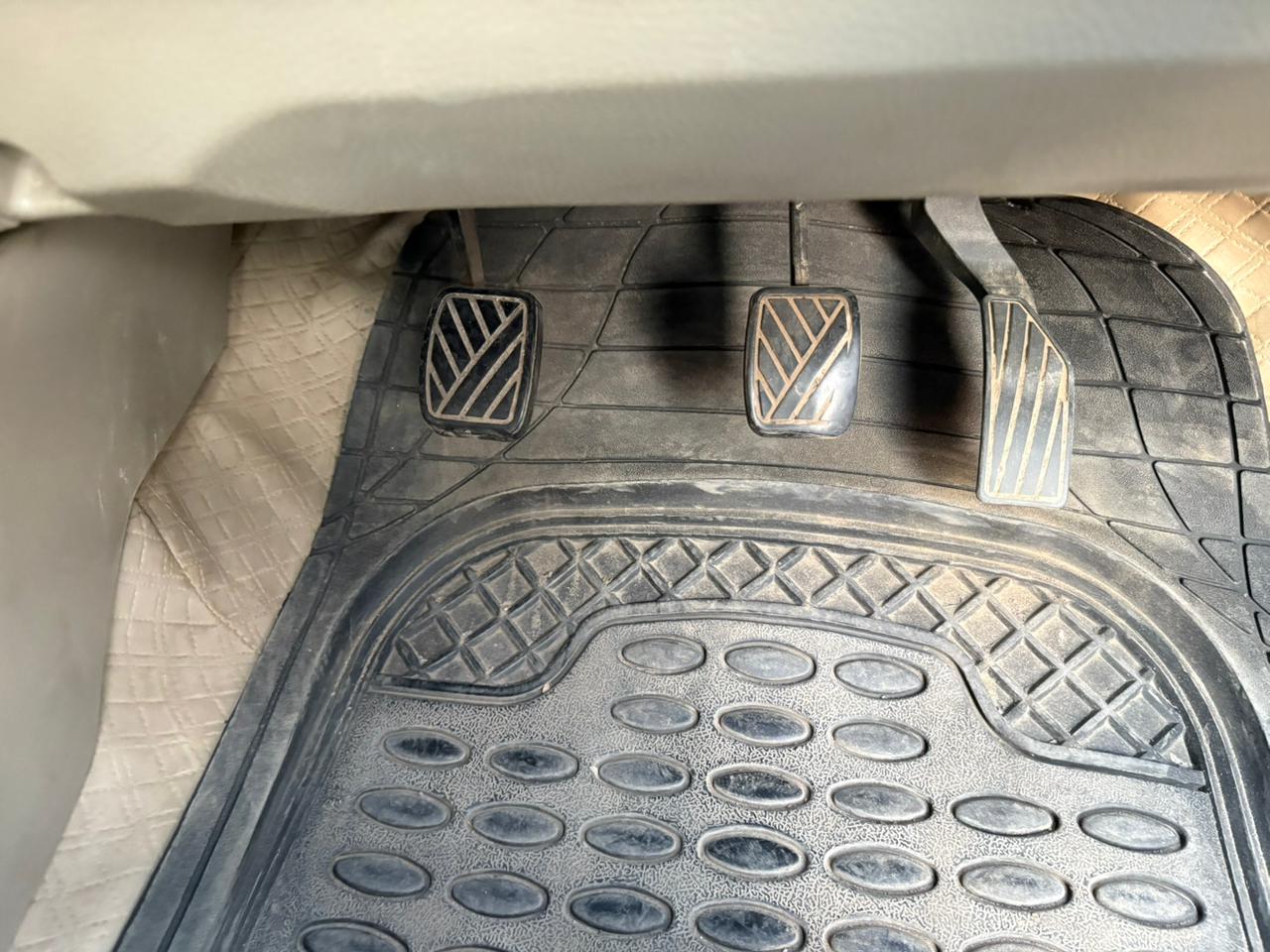 
								Maruti Suzuki Swift Dzire VXI full									