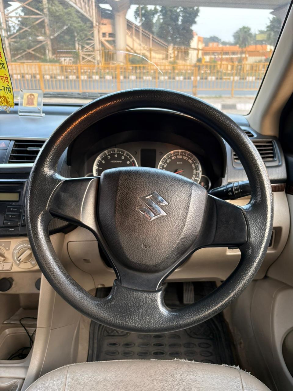 
								Maruti Suzuki Swift Dzire VXI full									