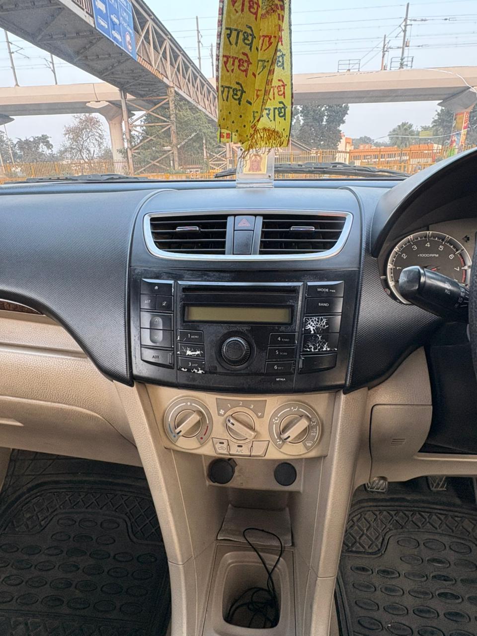 
								Maruti Suzuki Swift Dzire VXI full									