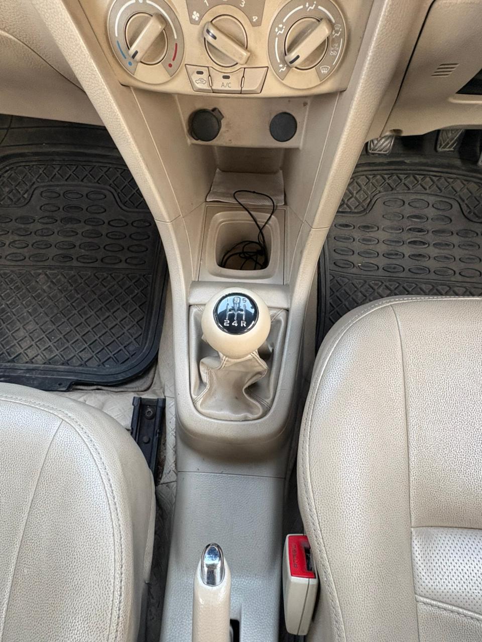 
								Maruti Suzuki Swift Dzire VXI full									