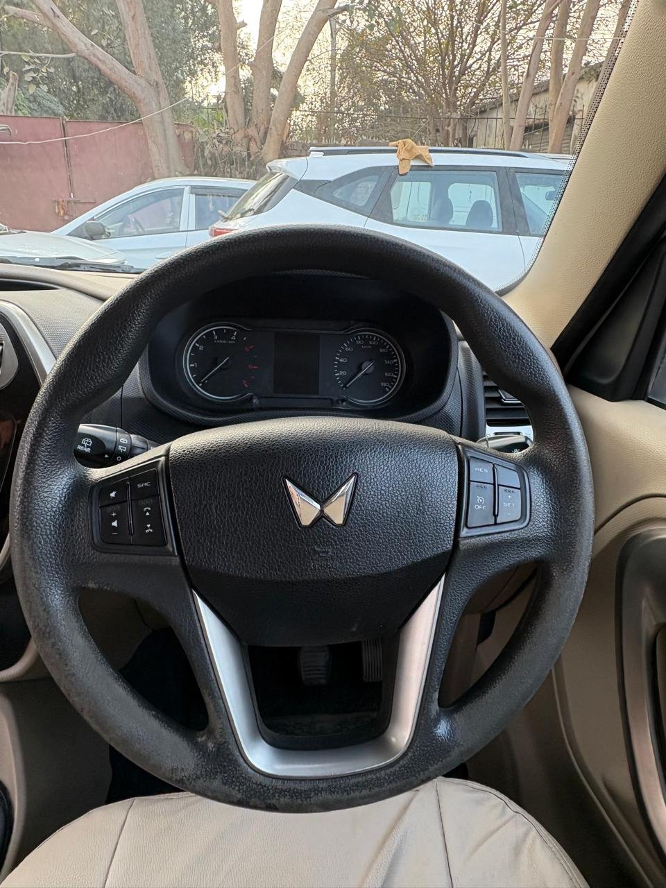 
								Mahindra Bolero N10 full									