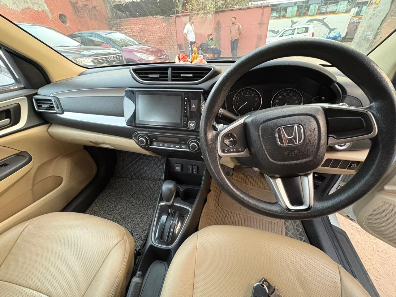 
								Honda Amaze VX full									