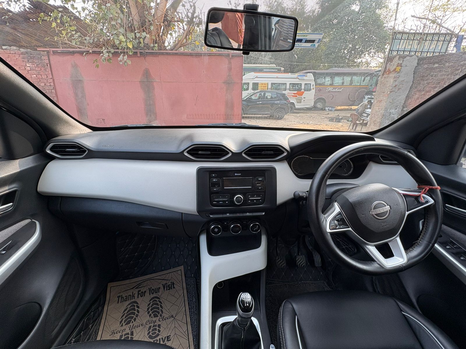 
								Nissan Magnite XL full									