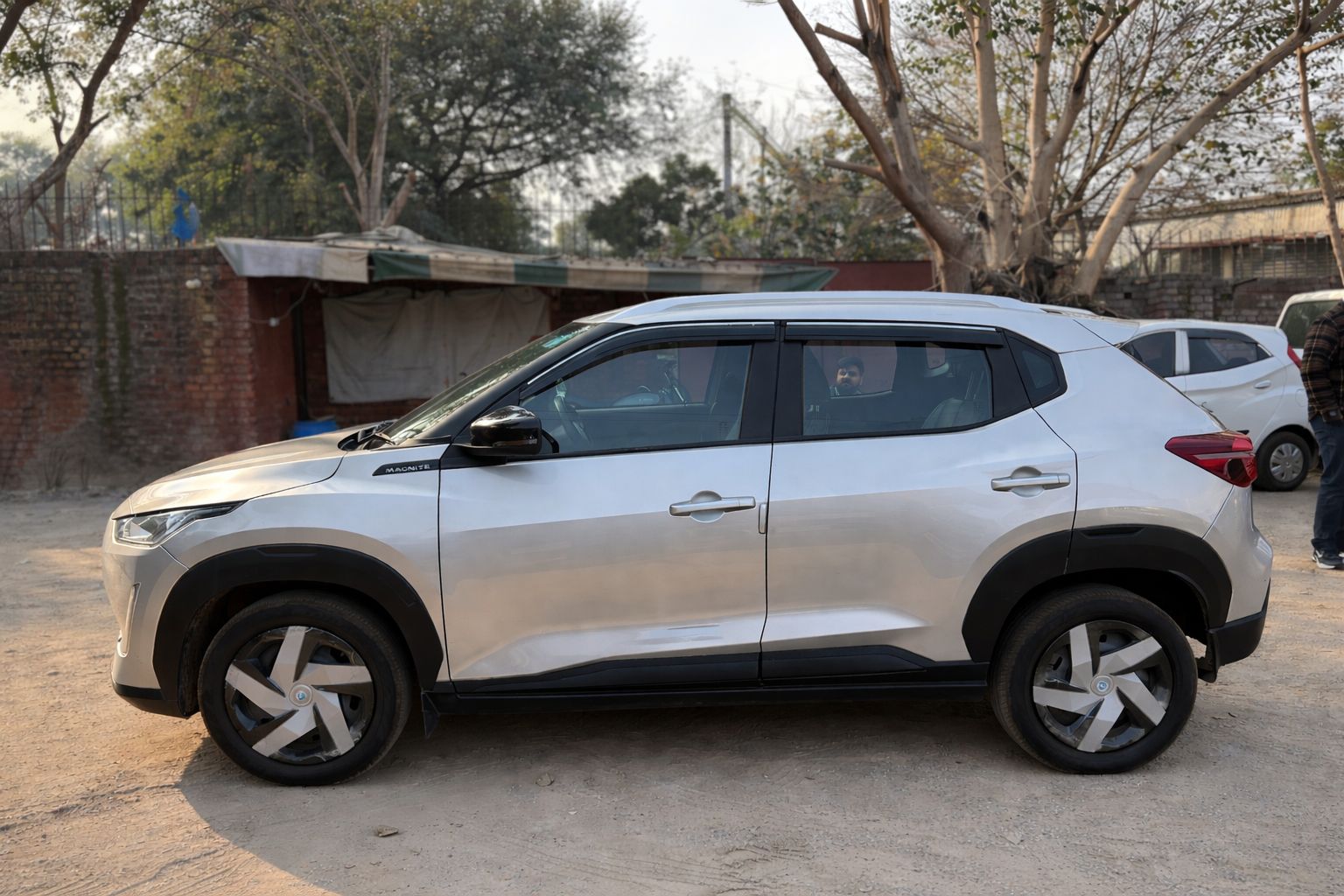 
								Nissan Magnite XL full									