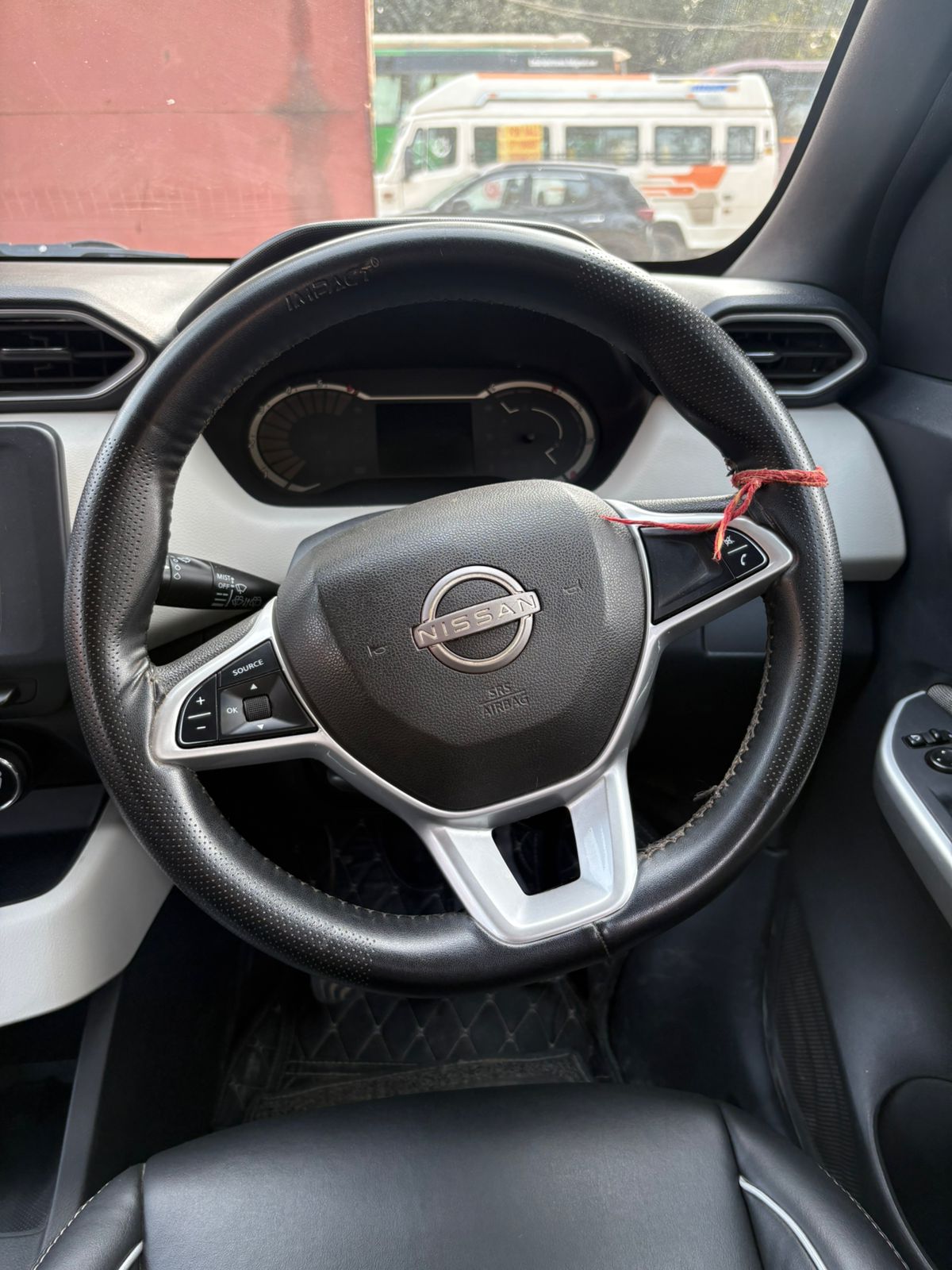 
								Nissan Magnite XL full									