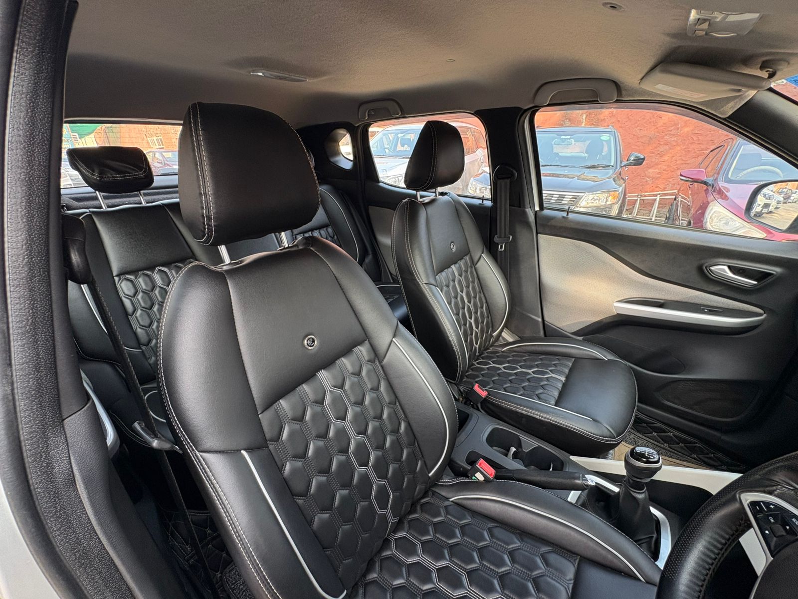 
								Nissan Magnite XL full									