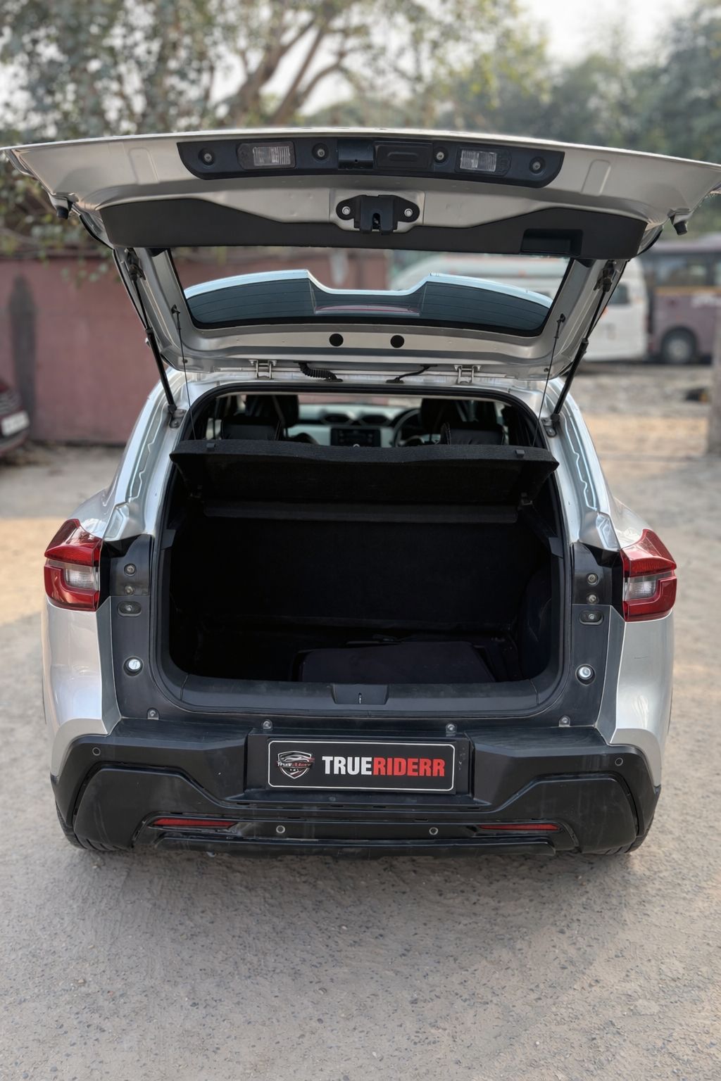 
								Nissan Magnite XL full									