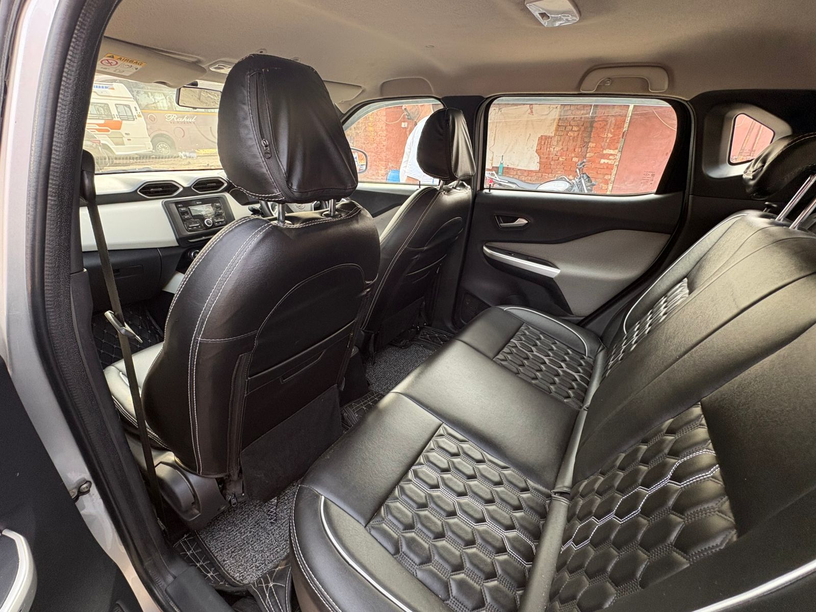 
								Nissan Magnite XL full									