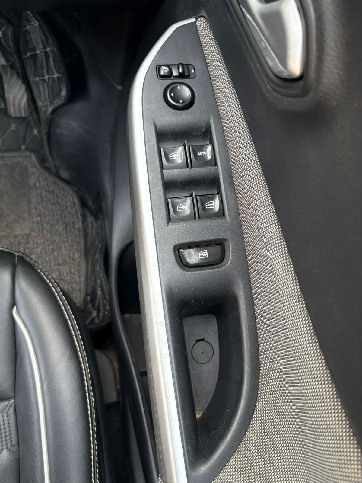 
								Nissan Magnite XL full									