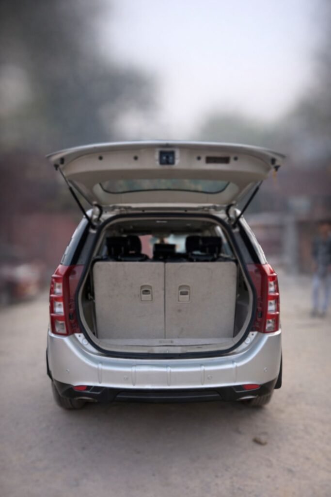 Mahindra XUV500 W9 with Sunroof
