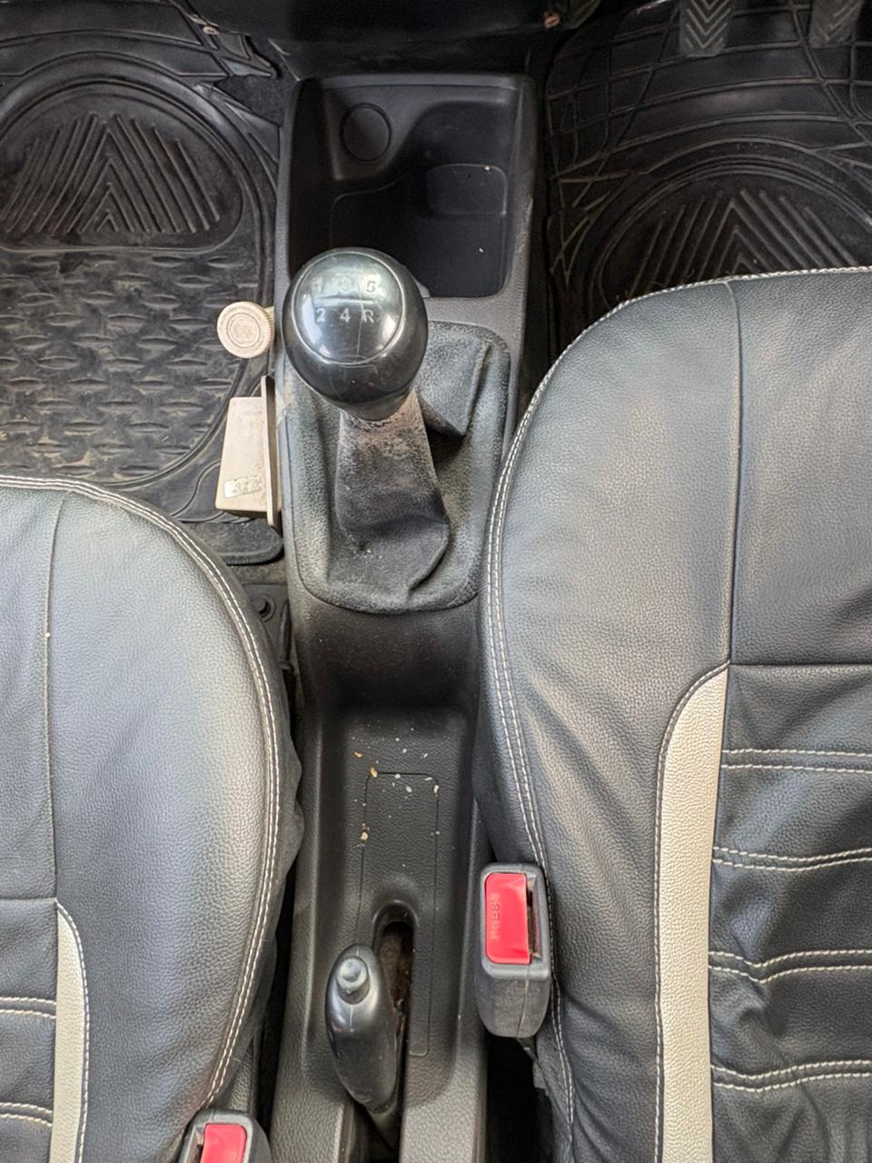 
								Hyundai EON LXI full									