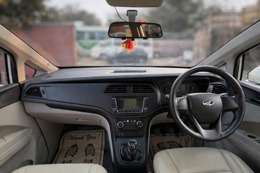 Mahindra Marazzo M4