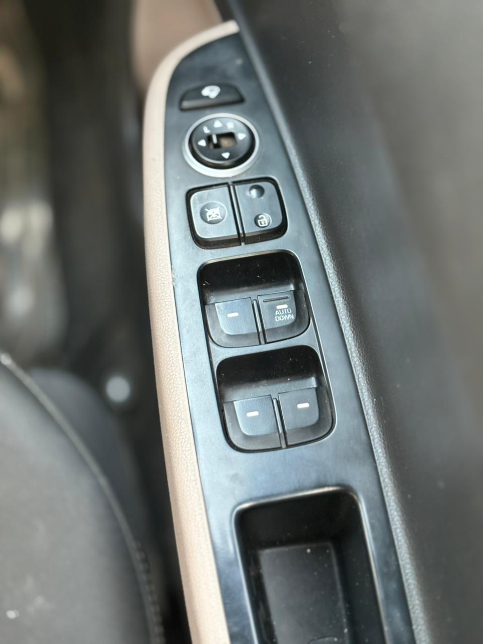 
								Hyundai Grand i10 Asta Automatic full									