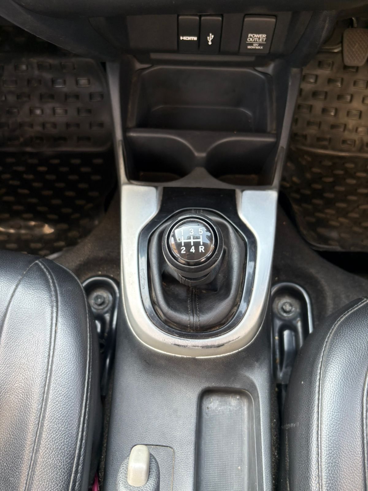 
								Honda WR-V with Sunroof full									