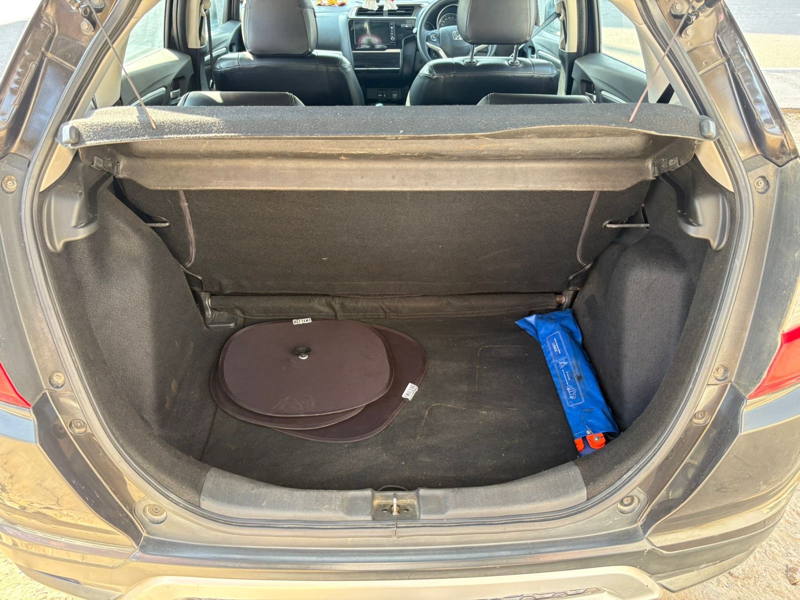 
								Honda WR-V with Sunroof full									