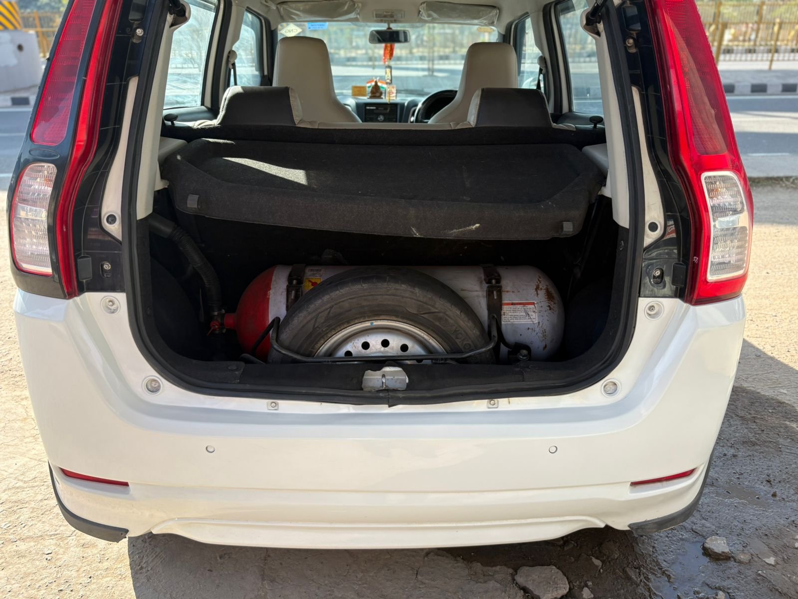 
								Maruti Suzuki WagonR LXI full									