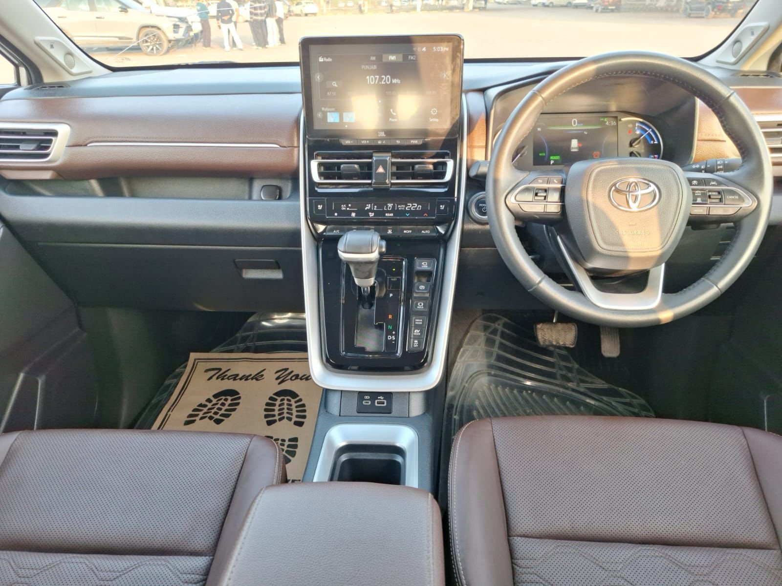 
								Toyota Innova Hi-Cross full									