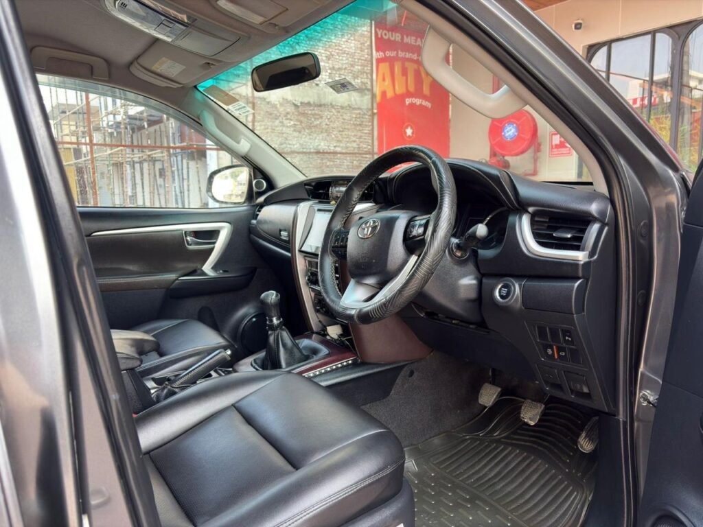 Toyota Fortuner 4X2 MT
