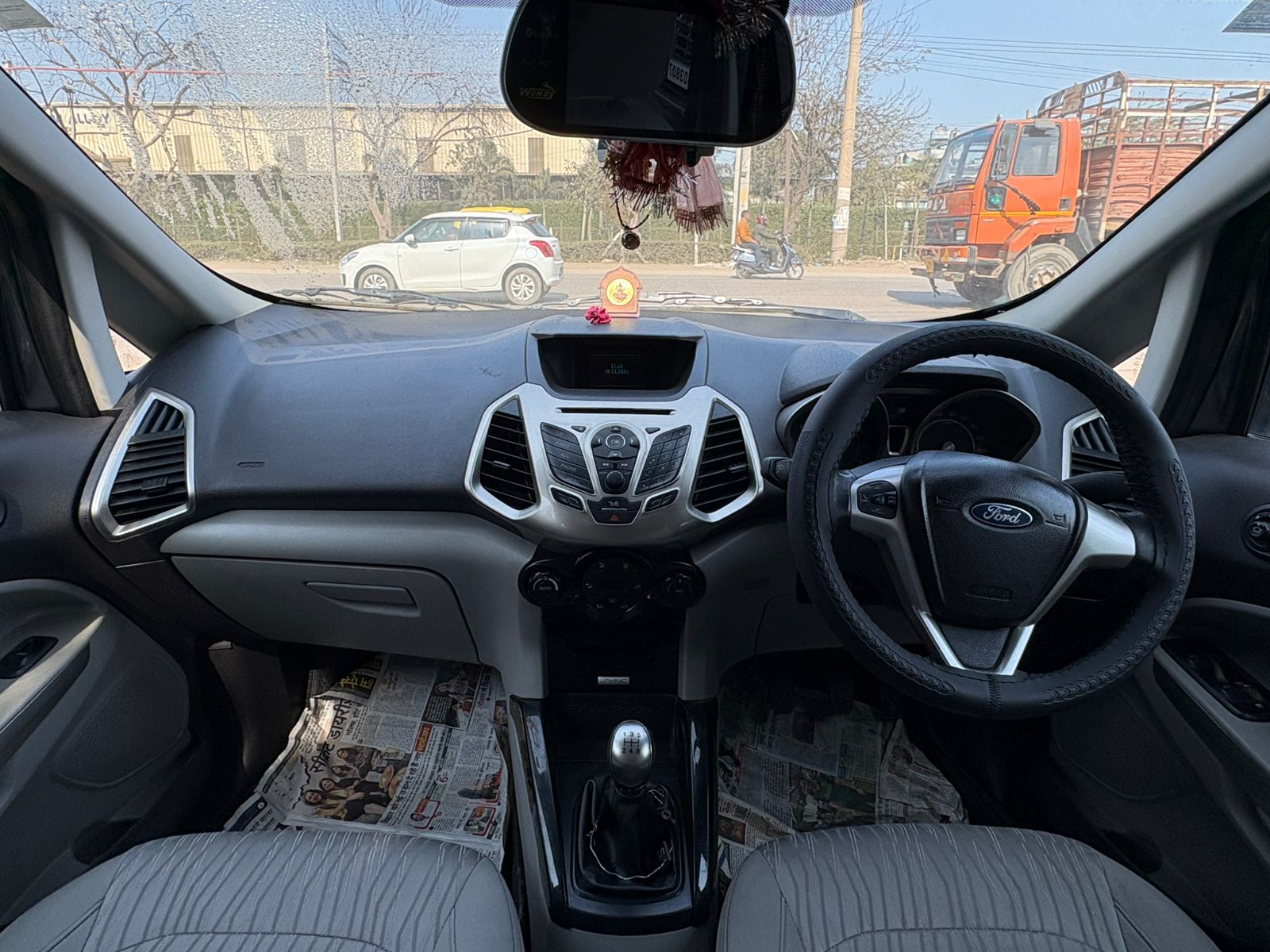 
								Ford Eco Sports Titanium full									