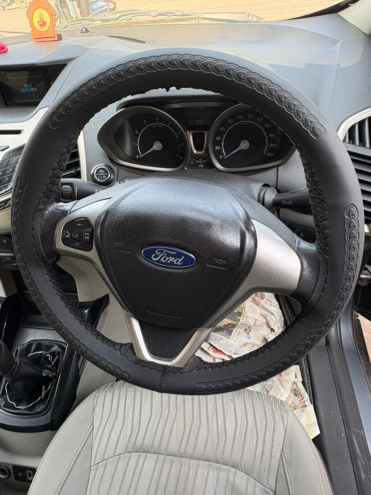 
								Ford Eco Sports Titanium full									