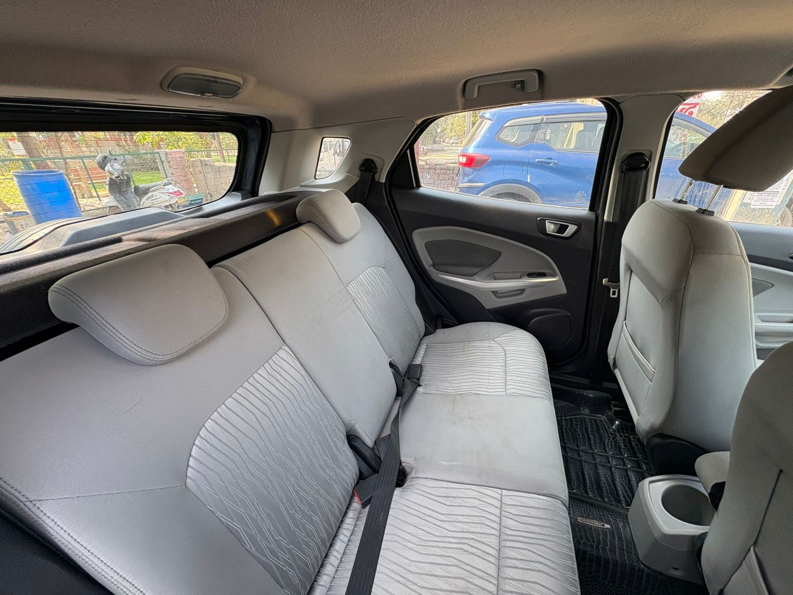 
								Ford Eco Sports Titanium full									