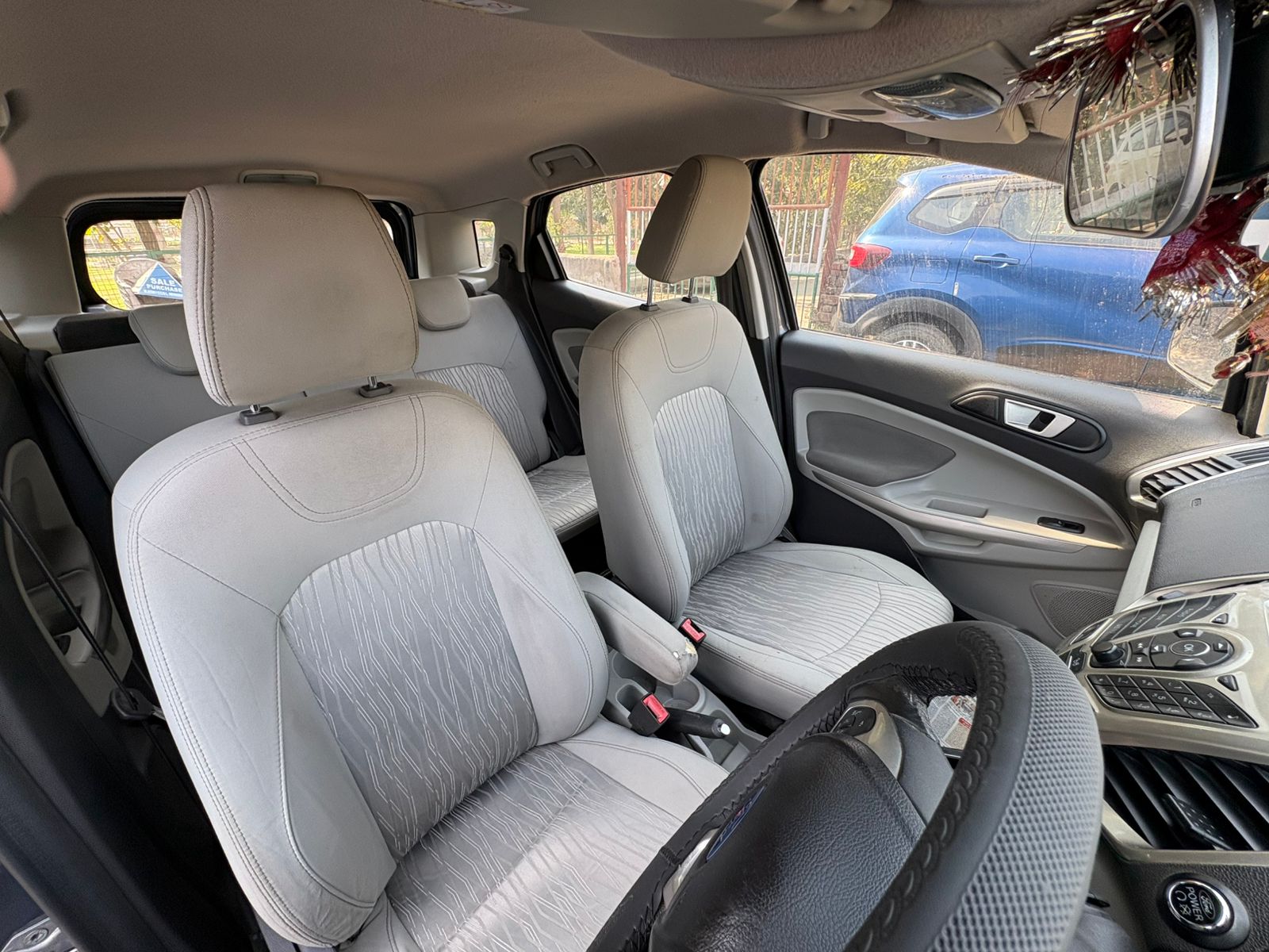 
								Ford Eco Sports Titanium full									