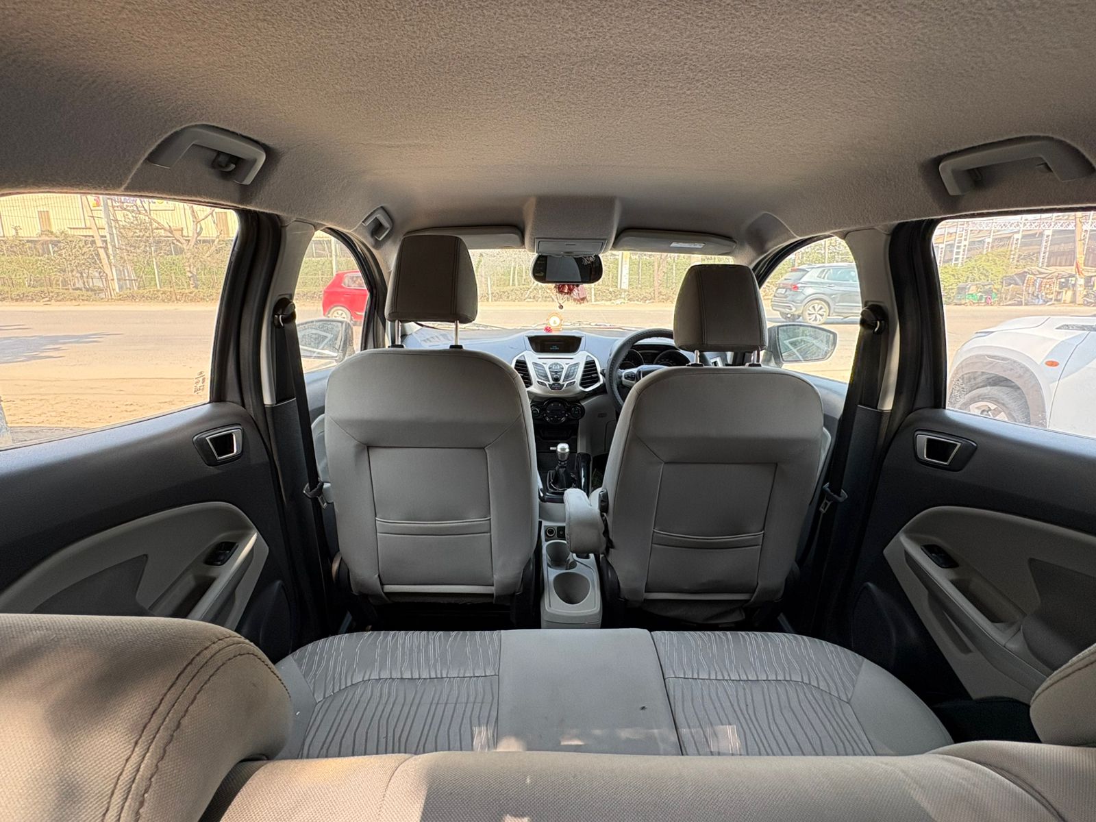 
								Ford Eco Sports Titanium full									