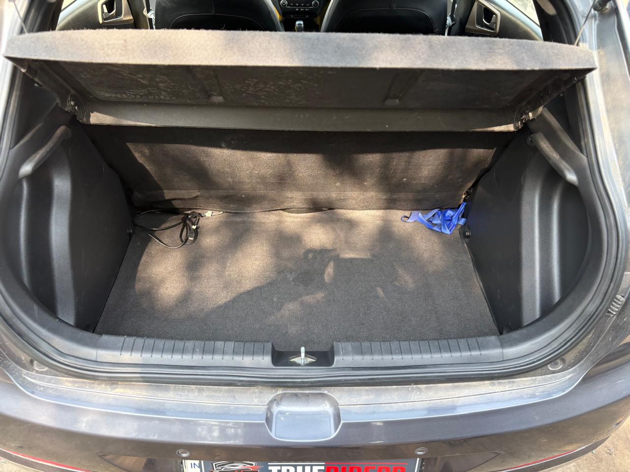 
								Hyundai i20 Sport full									