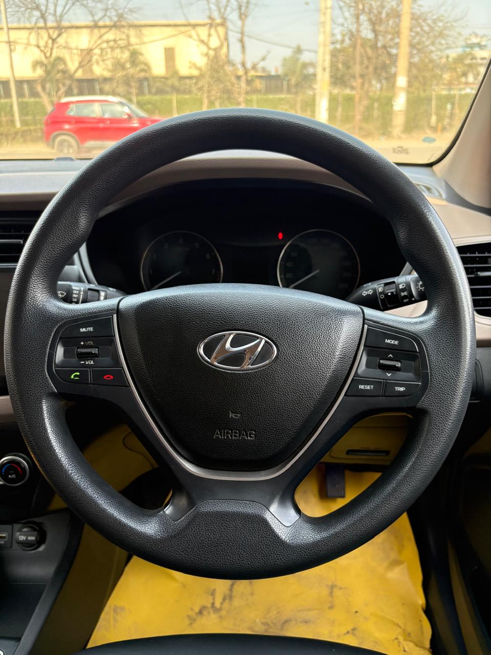 
								Hyundai i20 Sport full									