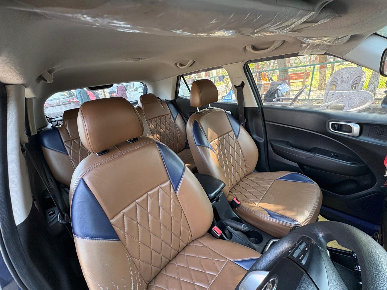 
								Hyundai Venue S full									