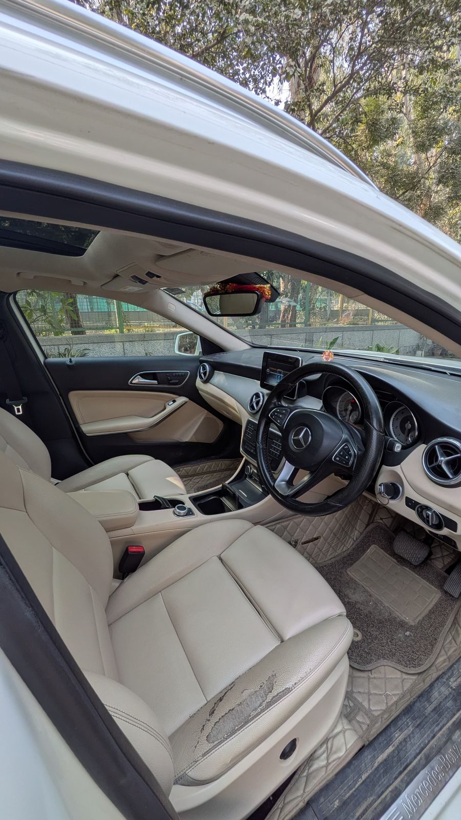 
								Mercedes GLA 200 full									