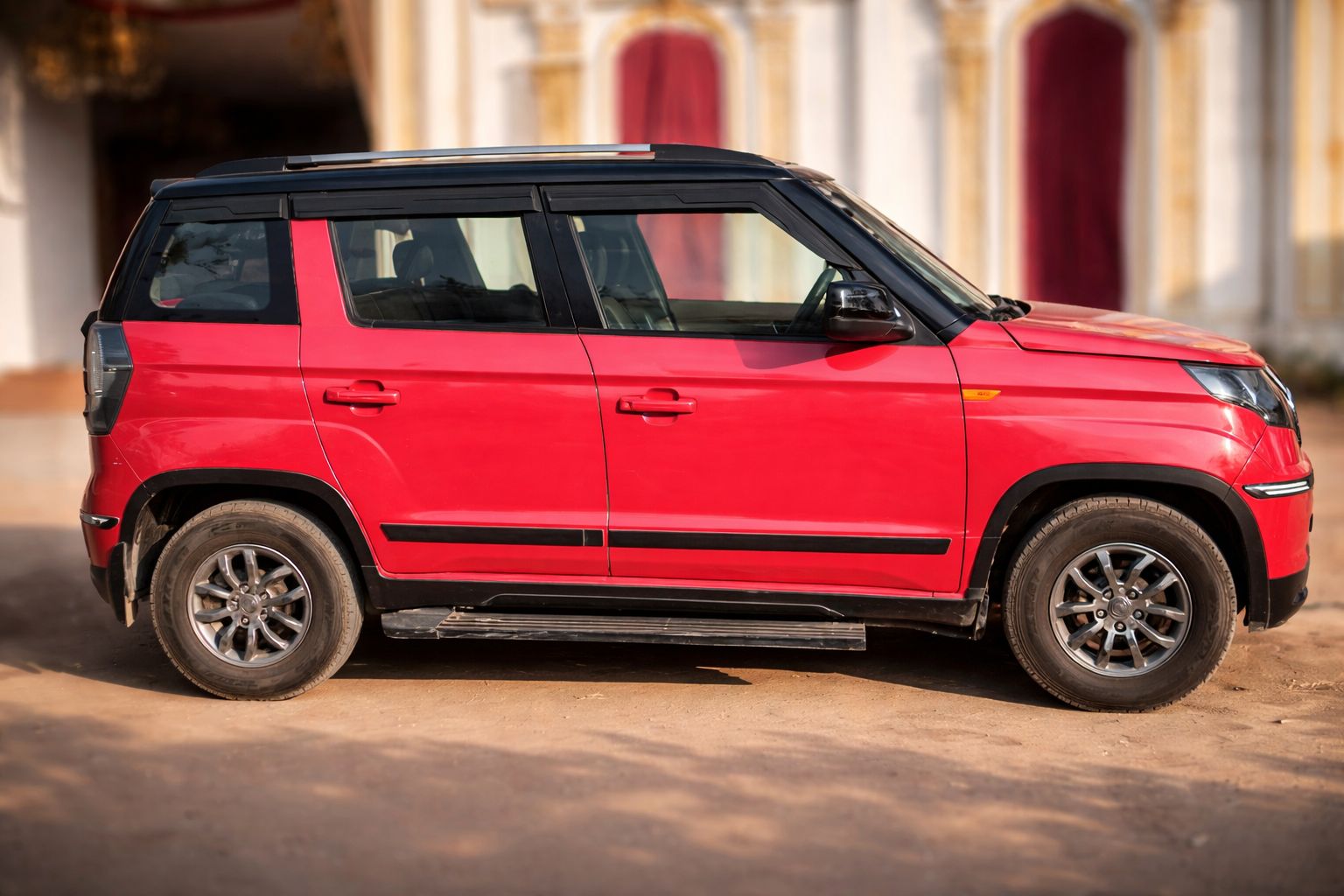 
								Mahindra TUV T10 full									