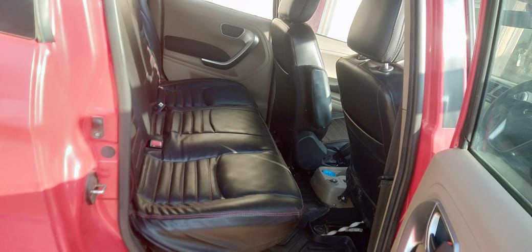 
								Mahindra TUV T10 full									