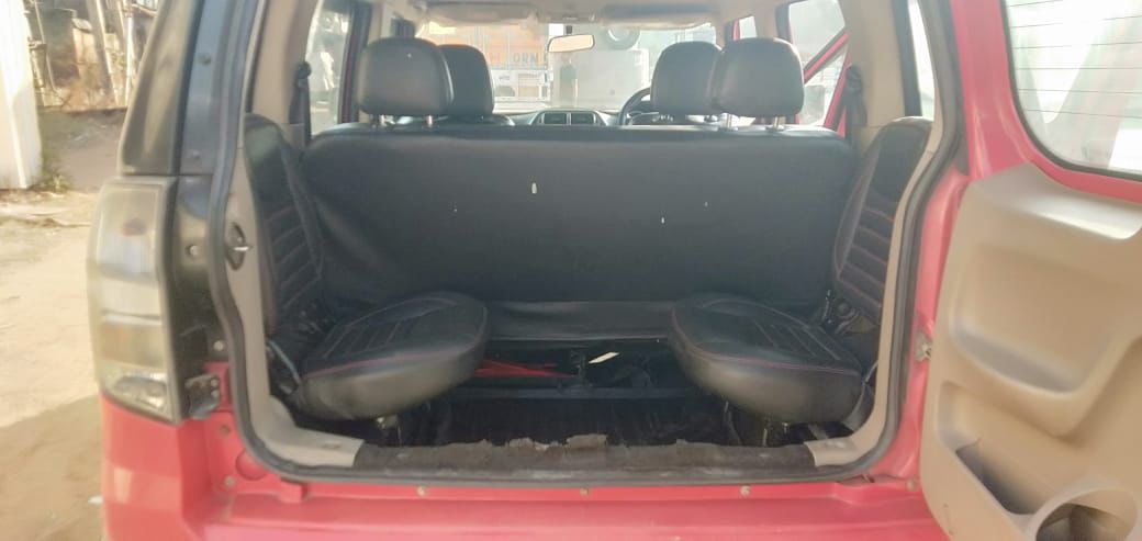 
								Mahindra TUV T10 full									