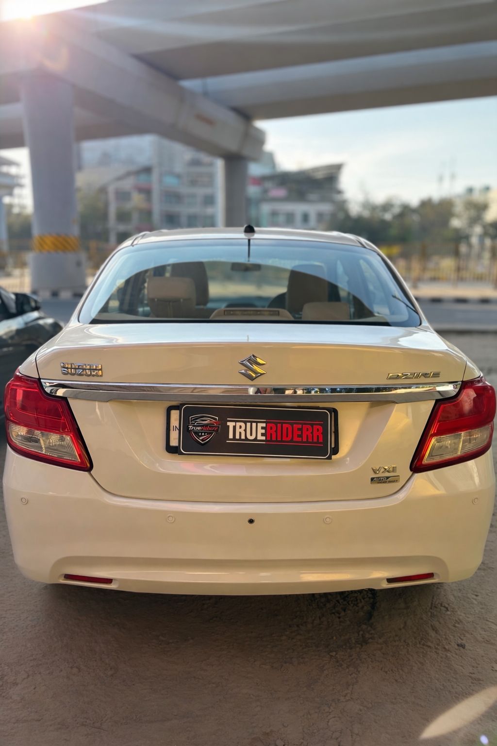 
								Maruti Suzuki Swift Dzire VXI Automatic full									